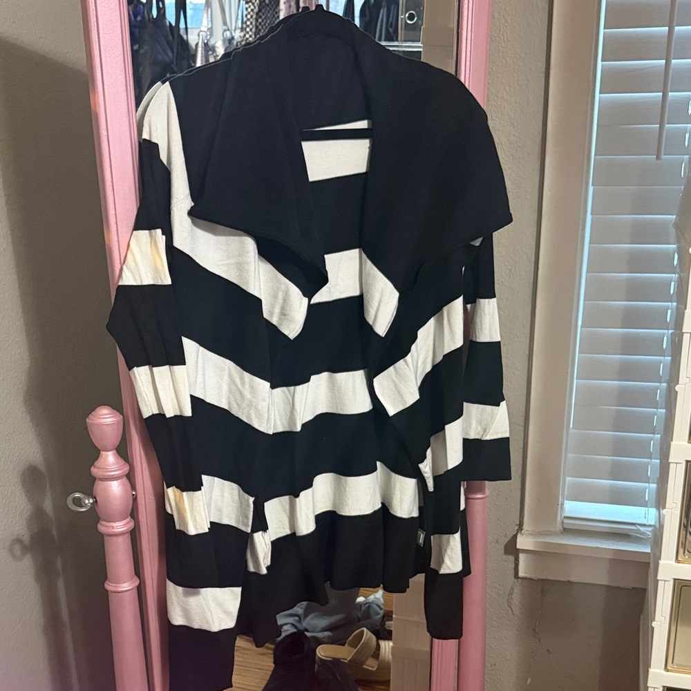 Chic Striped Black and White Collared Women's Cardigan